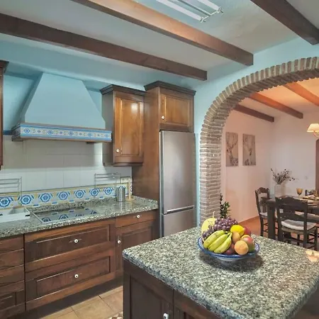 Preciosa Casa 4 Con Piscina Privada Nyaraló *
